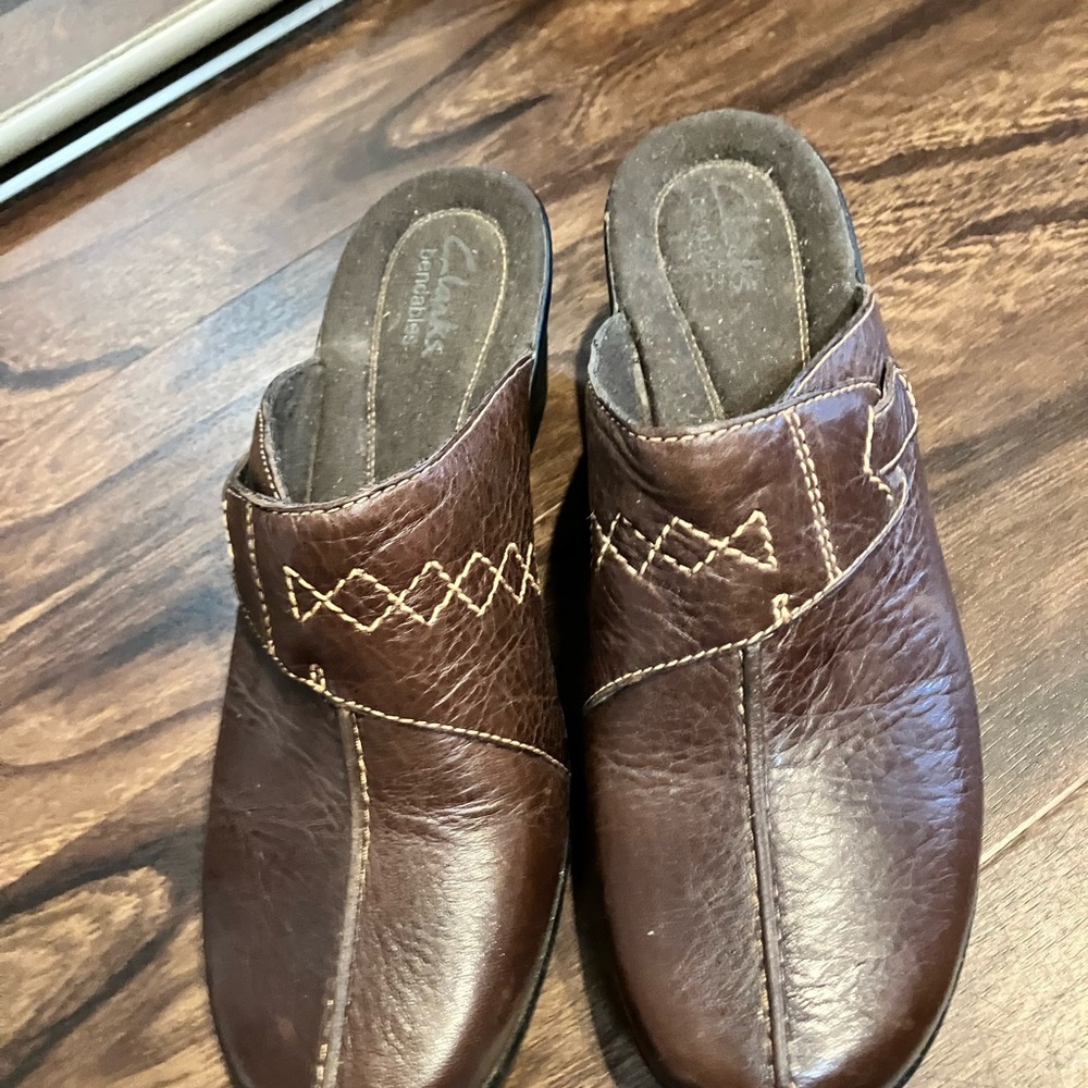 Clarks Brown Leather Loafers with Decorative Stitching